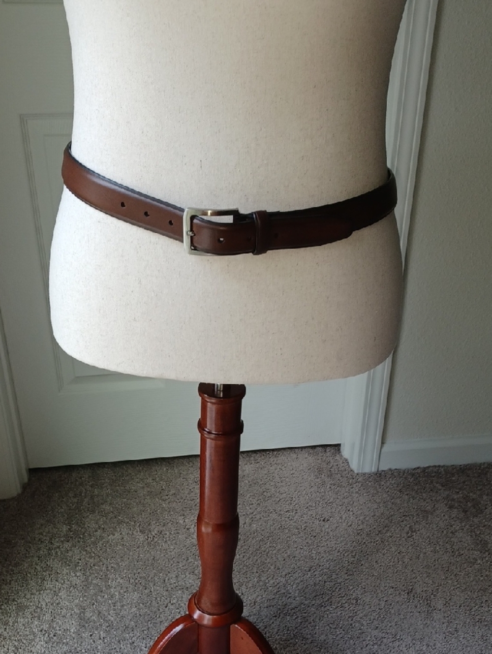 Tommy Hilfiger Men's Classic Brown Leather Belt with Silver Buckle Sz 30/55